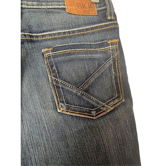 n  - Picture 4 of 11